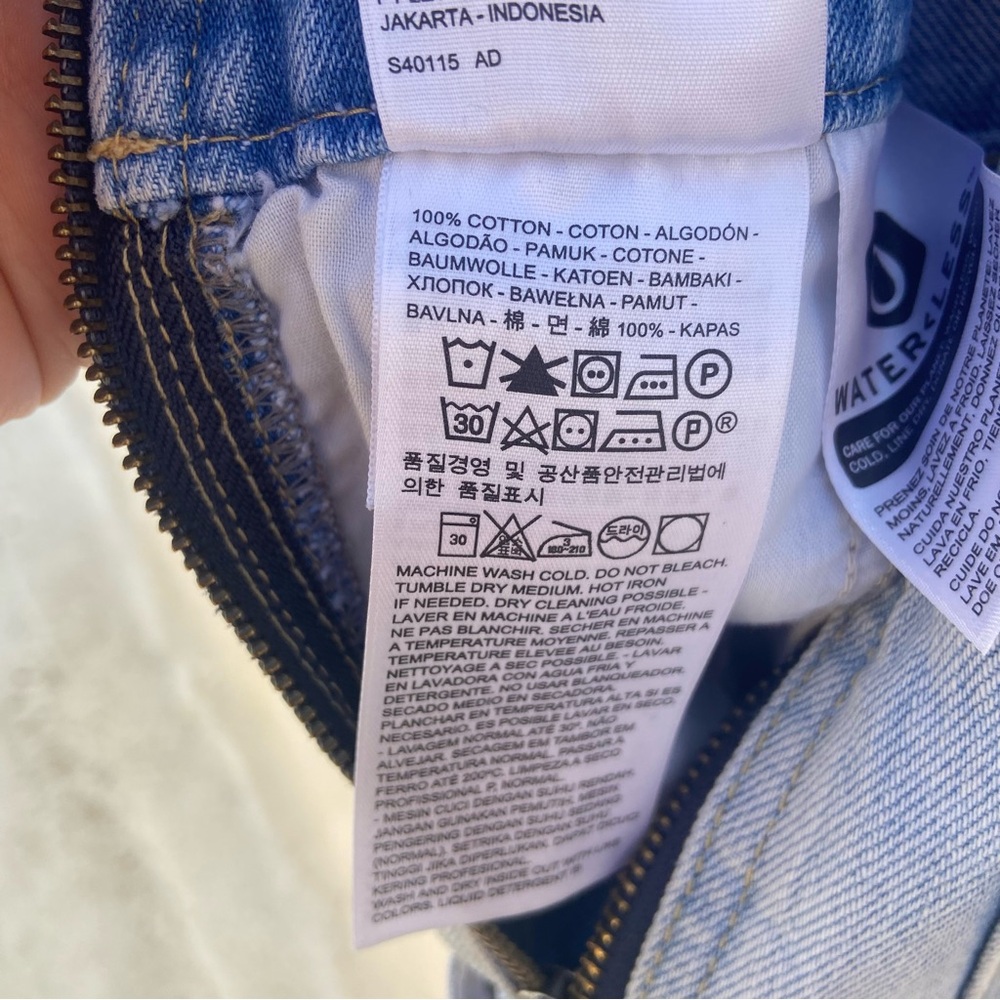Levi’s Overalls | Hand Embroidered | Slim Fit | Size 24 - Picture 10 of 10